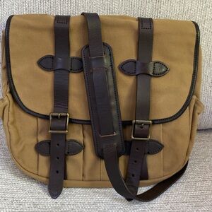 Filson Medium Field Bag, Style 232, Rugged twill - Tan